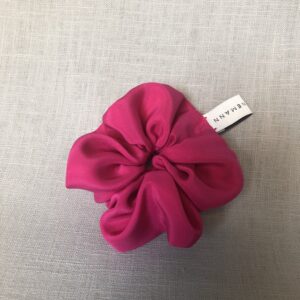 Pinkes Seidensatin Scrunchie von Luisa Könemann