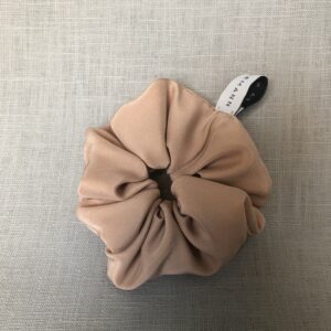 Altrosa Seidensatin Scrunchie von Luisa Könemann