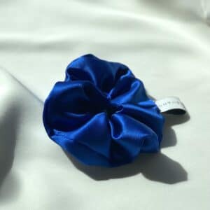 Royalblaues Seidensatin Scrunchie von Luisa Könemann