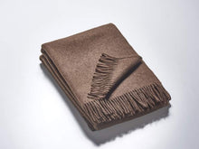 Lade das Bild in den Galerie-Viewer, Wollzeit Naturbraunes Plaid aus  100% Merinowolle
