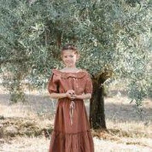 Lade das Bild in den Galerie-Viewer, Liilu - Kleid *Clara* Toffee - 10Y
