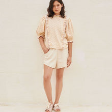 Lade das Bild in den Galerie-Viewer, Liilu - Bluse *Stella* Pearled Ivory M
